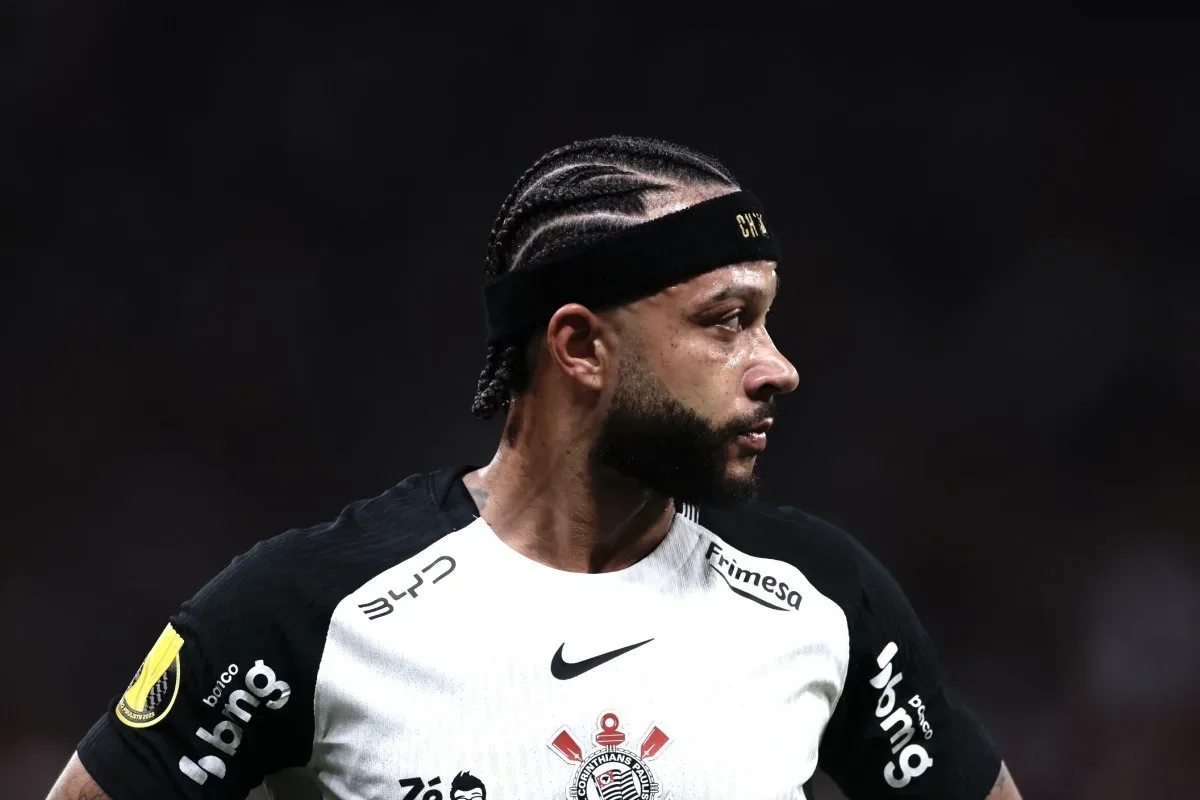 Corinthians procura Memphis para negociar dívida e tenta evitar novo transfer ban
