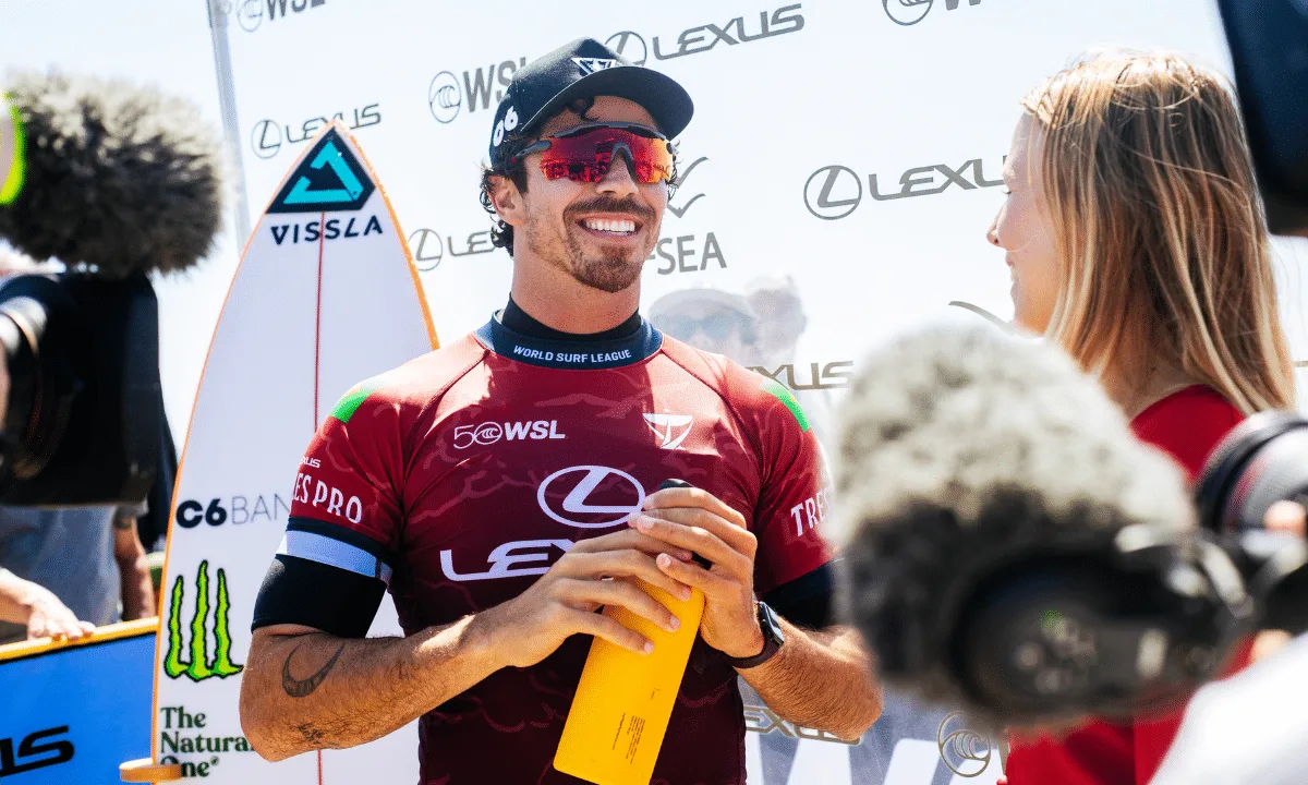 Italo Ferreira e Yago Dora estreiam com vitória e avançam em Trestles