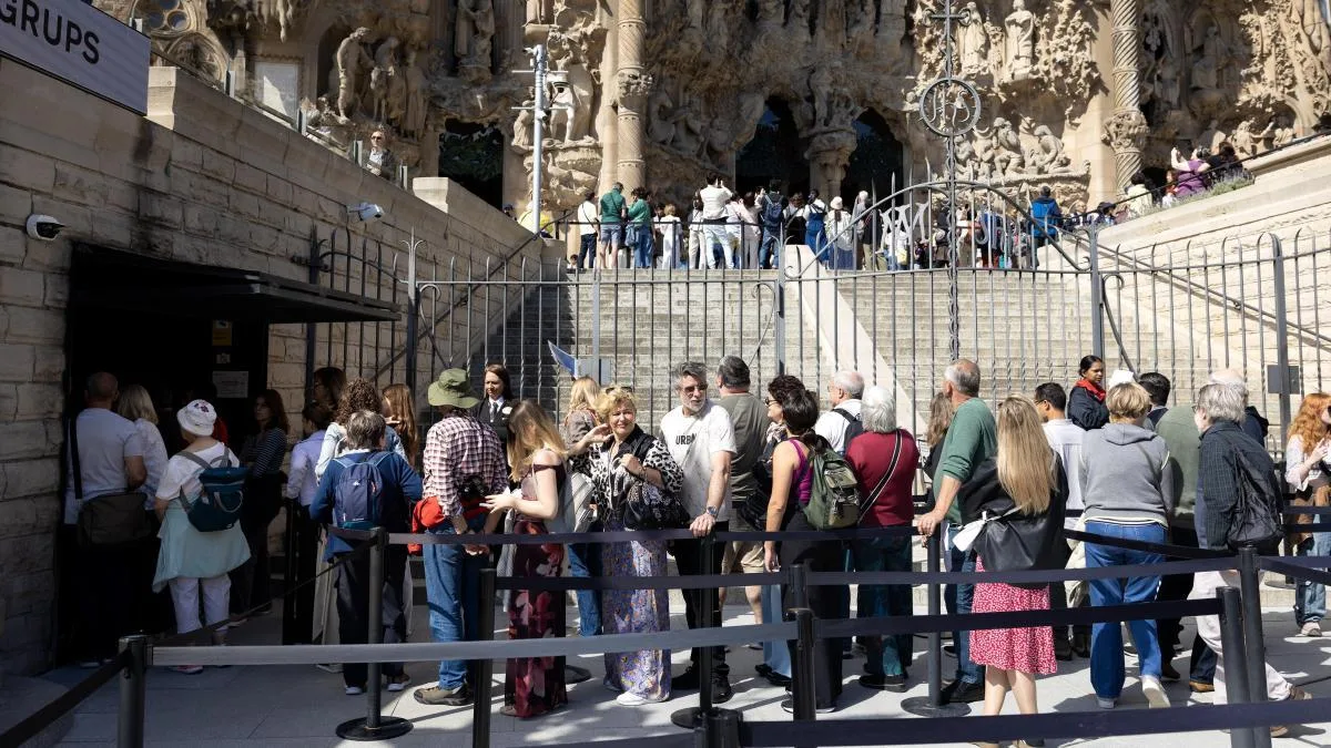 Los récords turísticos no frenan la fuga de trabajadores del sector en España