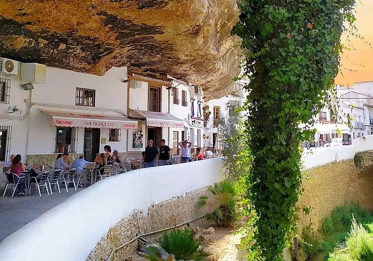 2.000 cuevas y más de 3.000 vecinos: el increíble barrio andaluz excavado en la tierra