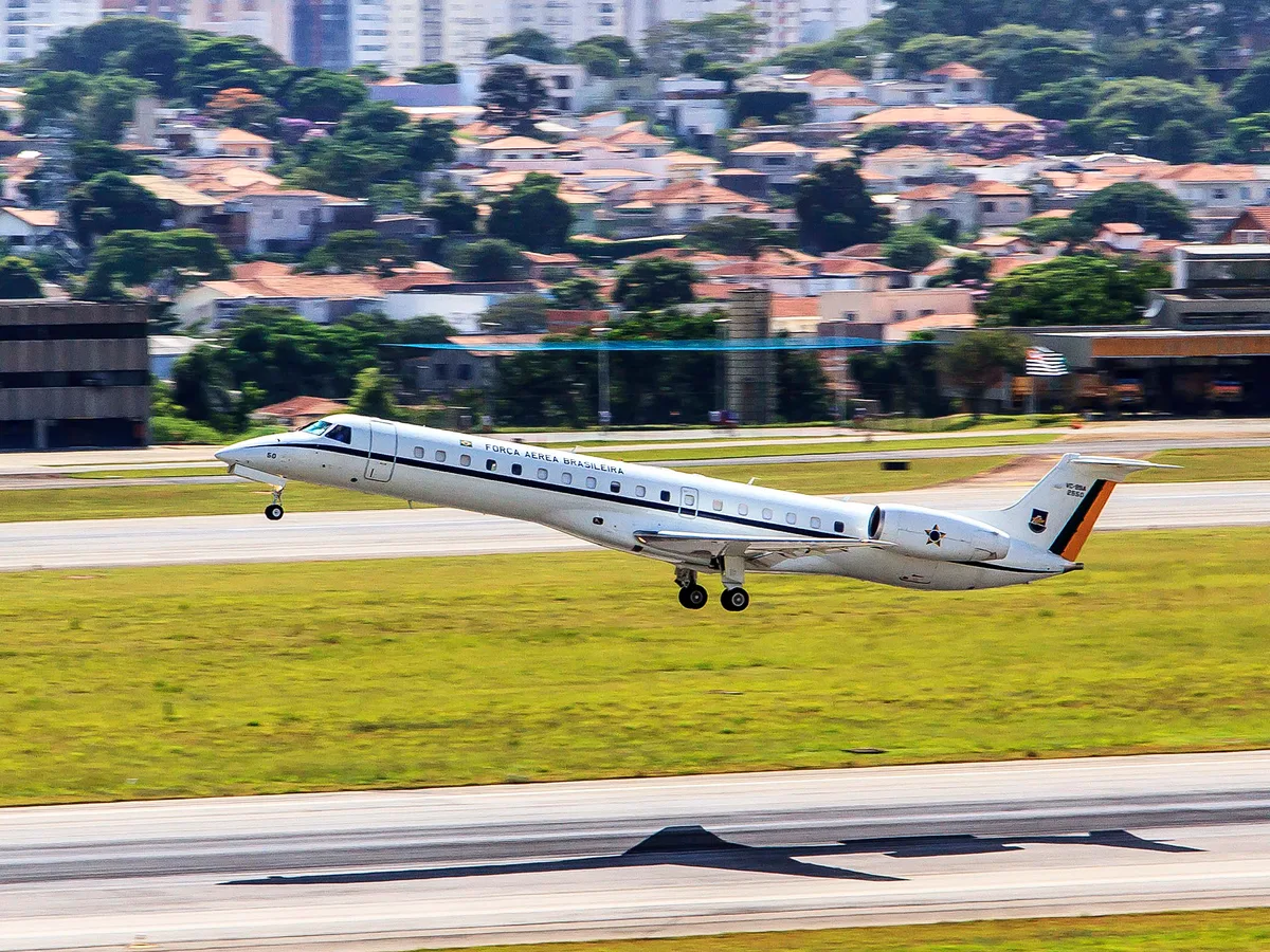 Políticos poderão pagar multa de até R$ 500 mil por descumprir regras de jatinhos particulares