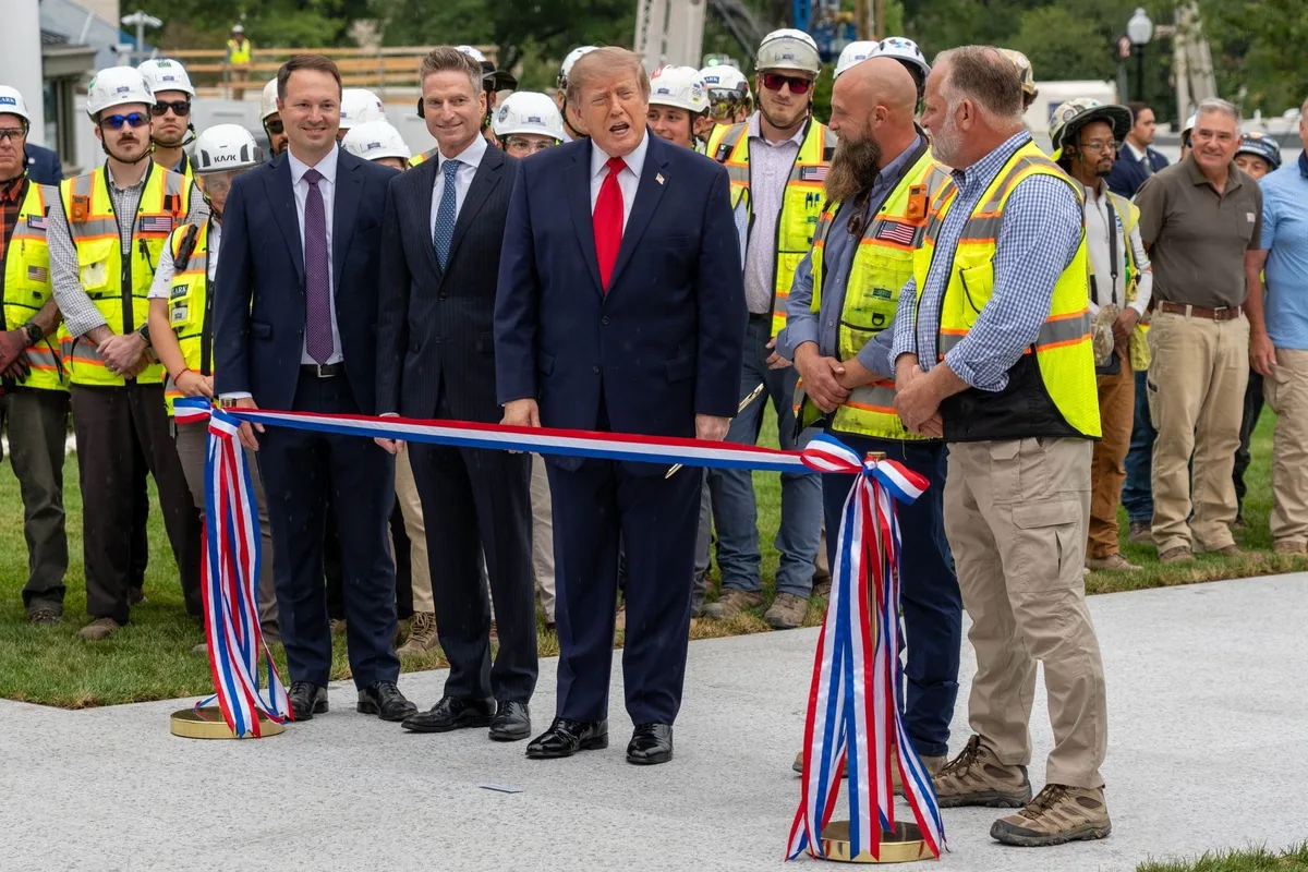 Las grandes cadenas le cortaron el audio a Trump tras el veto a CNN, Politico y MS NOW
