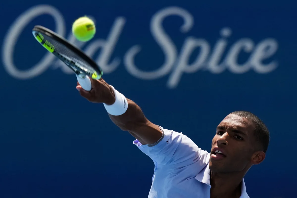 Auger-Aliassime returns from injury to beat Tsitsipas in second-round action at Cincinnati Open