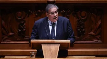 Governo afirma não ceder aos gritos que vêm das ruas