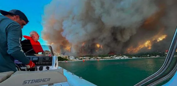 Incêndio faz turistas fugirem de resort na Grécia por mar