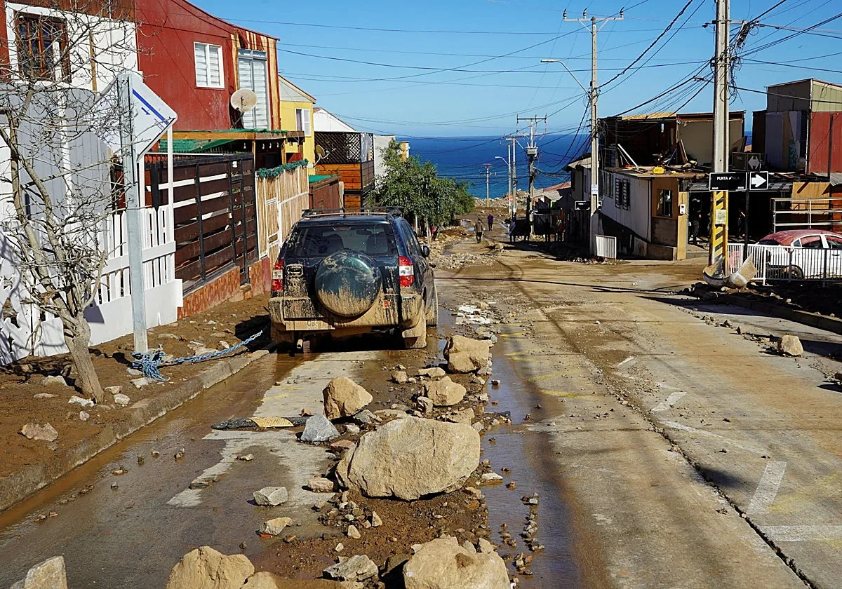 Una intensa dana golpea el desierto chileno y provoca inundaciones y nieve