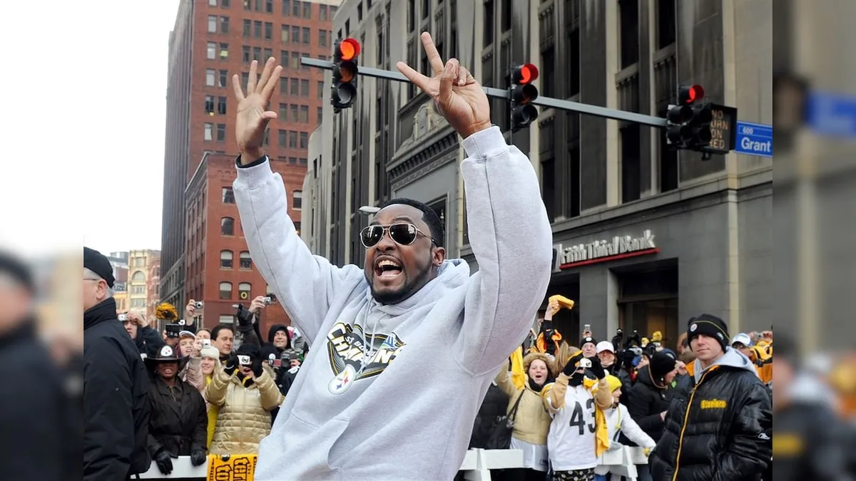 Mike Tomlin Won’t Apologize For Backing Pittsburgh Steelers As He Questions Dallas Cowboys’ Locker-Room Meeting