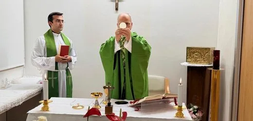Papst Leo XIV. : Vatikan veröffentlicht erste Fotos nach Operation