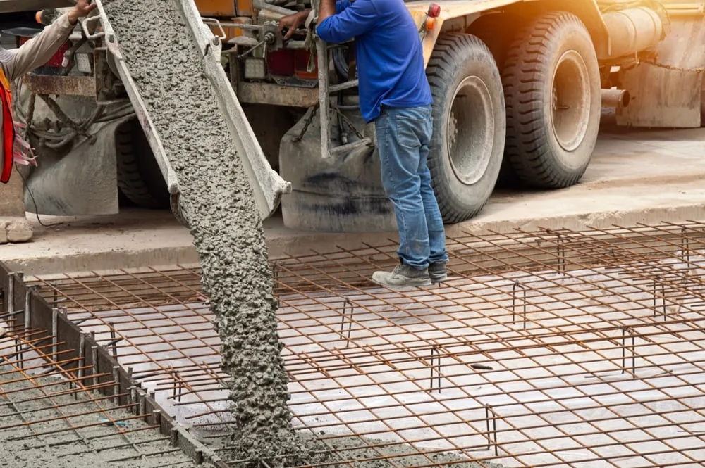 Caen los minerales transportados y los despachos de cemento en Buenos Aires