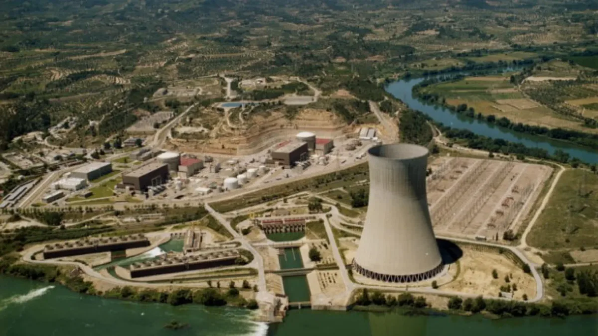 El Gobierno contempla cerrar 4 reactores solo en 2030 tras la prórroga de Almaraz pero descarta "una gran afección" eléctrica