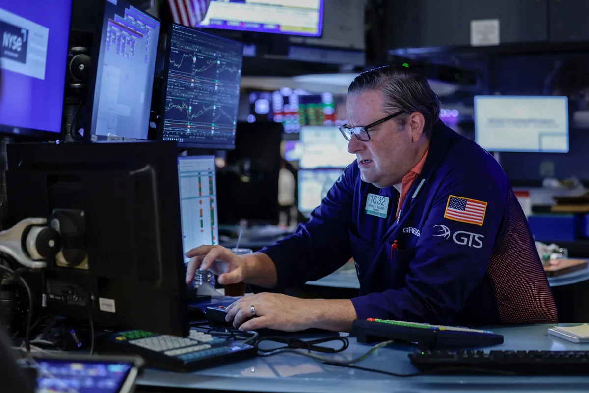 Los índices S&P 500 y Nasdaq retroceden por la presión del sector tecnológico