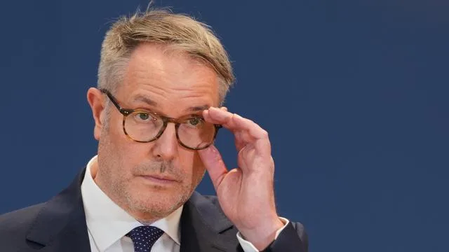 Rentenreform: Arbeitsminister Schweitzer setzt auf Kompromiss bei Rente mit 63
