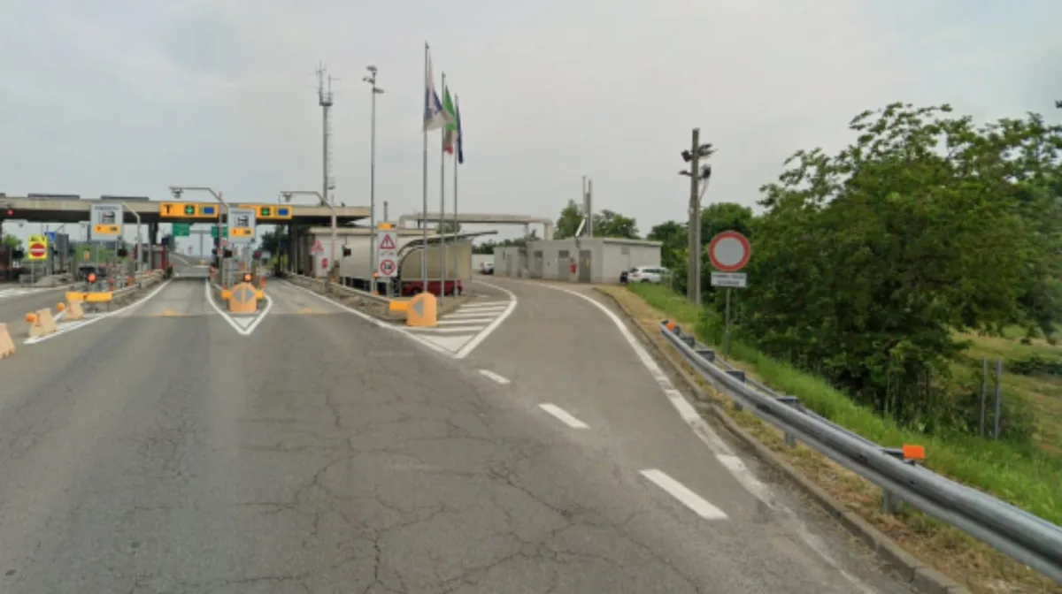 Una pareja recorrió 100 kilómetros por una ruta italiana con su hijo muerto en el auto: pensaron que dormía