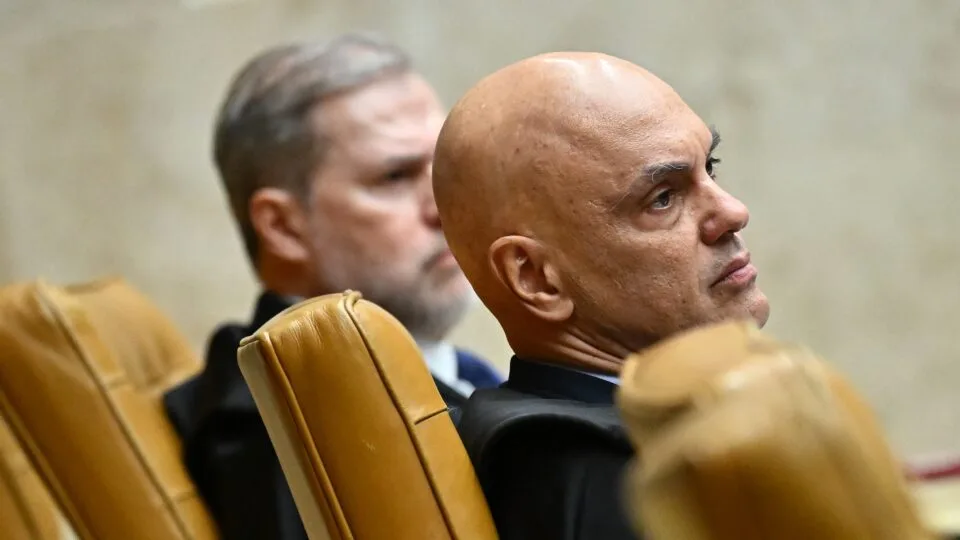 Advogado de Trump ironiza Gilmar e Moraes e diz que “reinado da censura” está perto do fim no Brasil