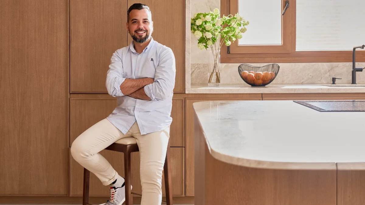 El experto Pedro Baños, sobre cómo diseñar una casa para toda la vida: “Una cocina pensada para la jubilación no tiene por qué parecer una cocina adaptada”