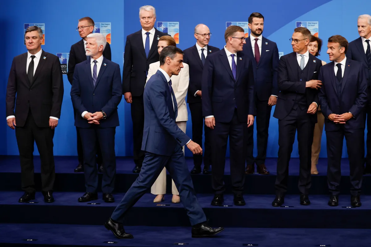 El gran tablero de las contradicciones de Sánchez: récord de gasto militar, pero en guerra con Trump