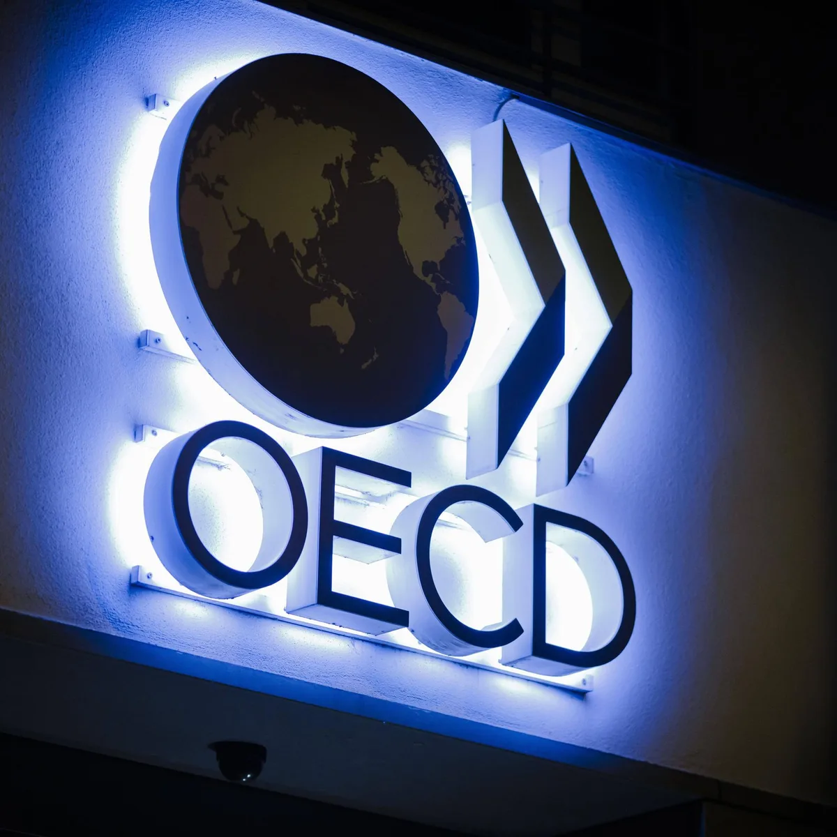 OECD - Konjunkturprognose für deutsche Wirtschaft, Euroraum und Weltwirtschaft angehoben - Kritik am "Tankrabatt"