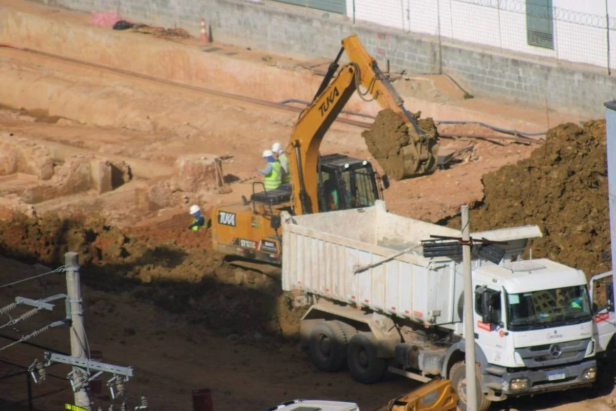 Novo achado arqueológico paralisa obras em futura estação da linha 6 do metrô de SP