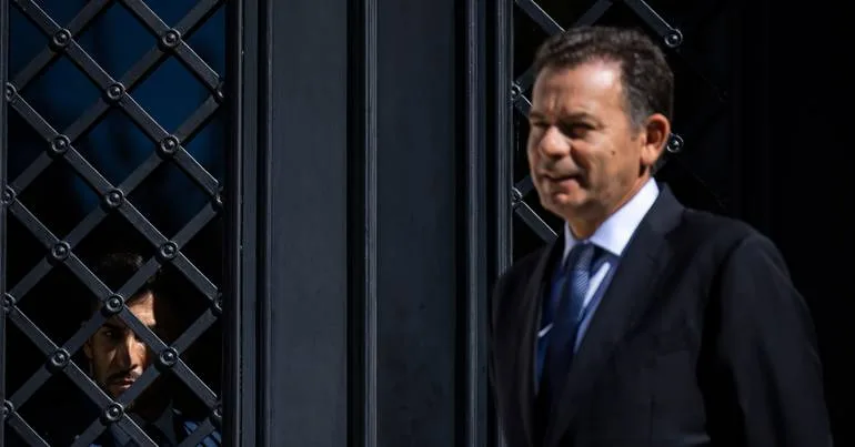 Montenegro critica "insensatez" que leva a subida de preços