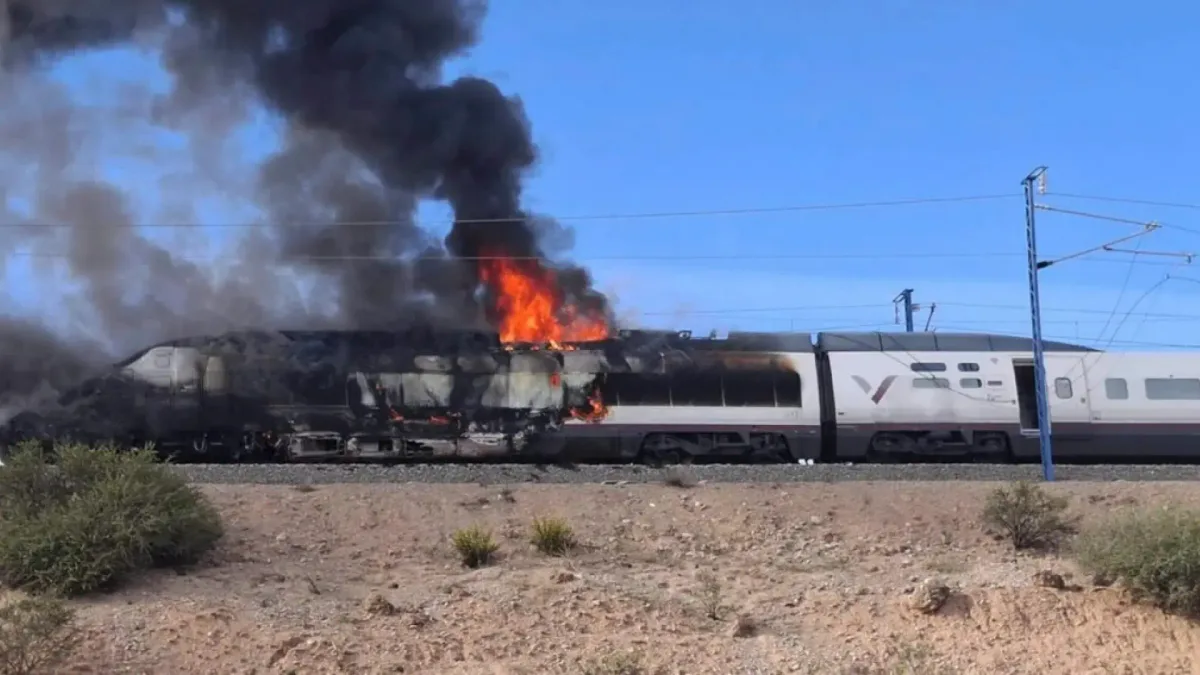 El incendio del AVE más antiguo de Renfe se cuela en la recta final para elegir fabricante de 30 nuevos trenes para la Madrid-Barcelona