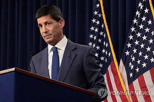 유가 100달러 물가 충격…워시 연준, 트럼프 맞서며 긴축카드