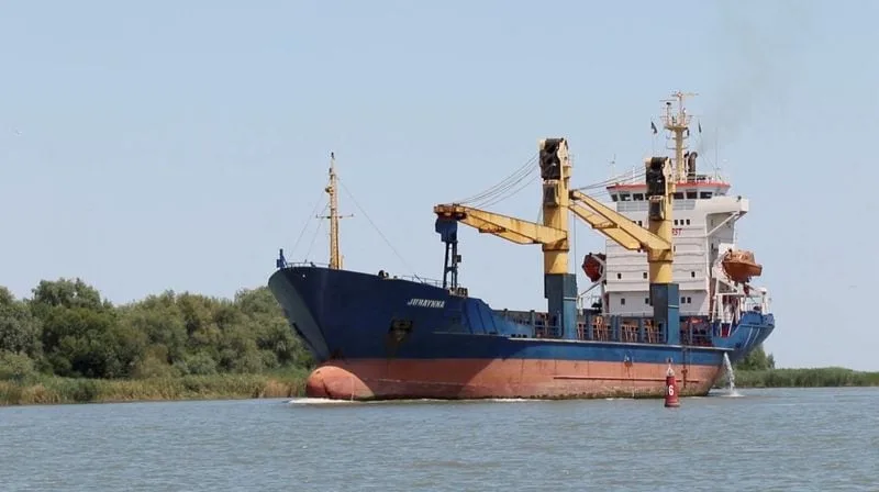 Hasta 70 barcos hacen cola frente al Danubio; atascos ralentizan exportación de granos de Ucrania