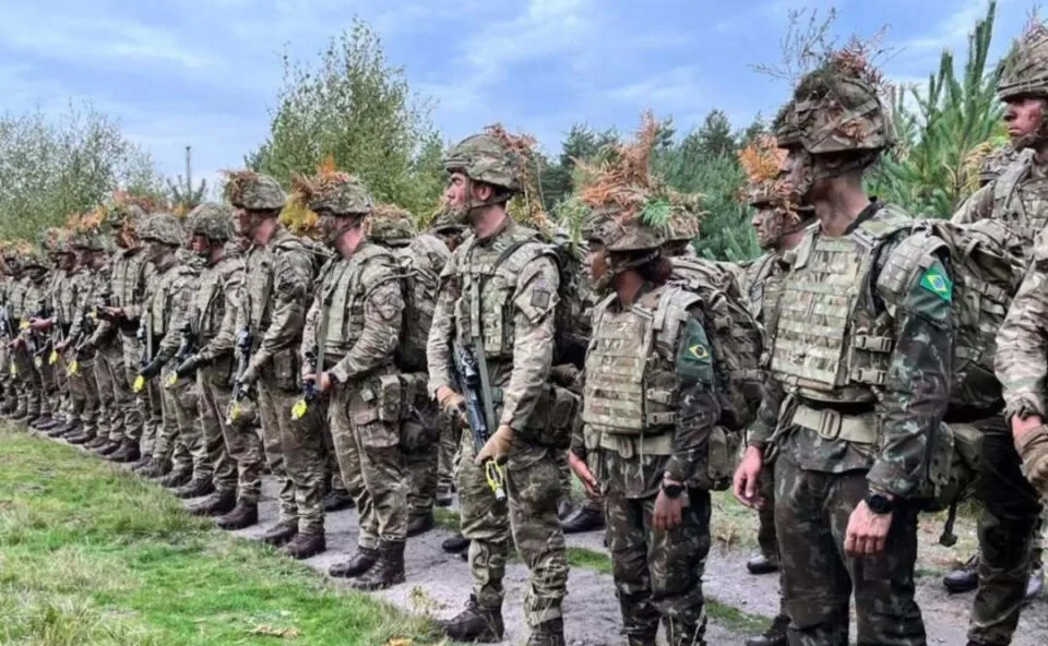 Militares podem recuperar direitos perdidos há 25 anos e adicional de 1% ao ano, prevê projeto no Congresso prevê