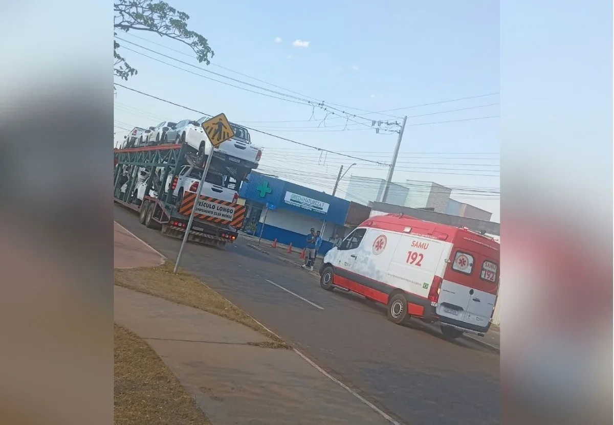Motorista tenta retirar fiação presa a carro em cegonha e morre eletrocutado no TO, diz socorrista