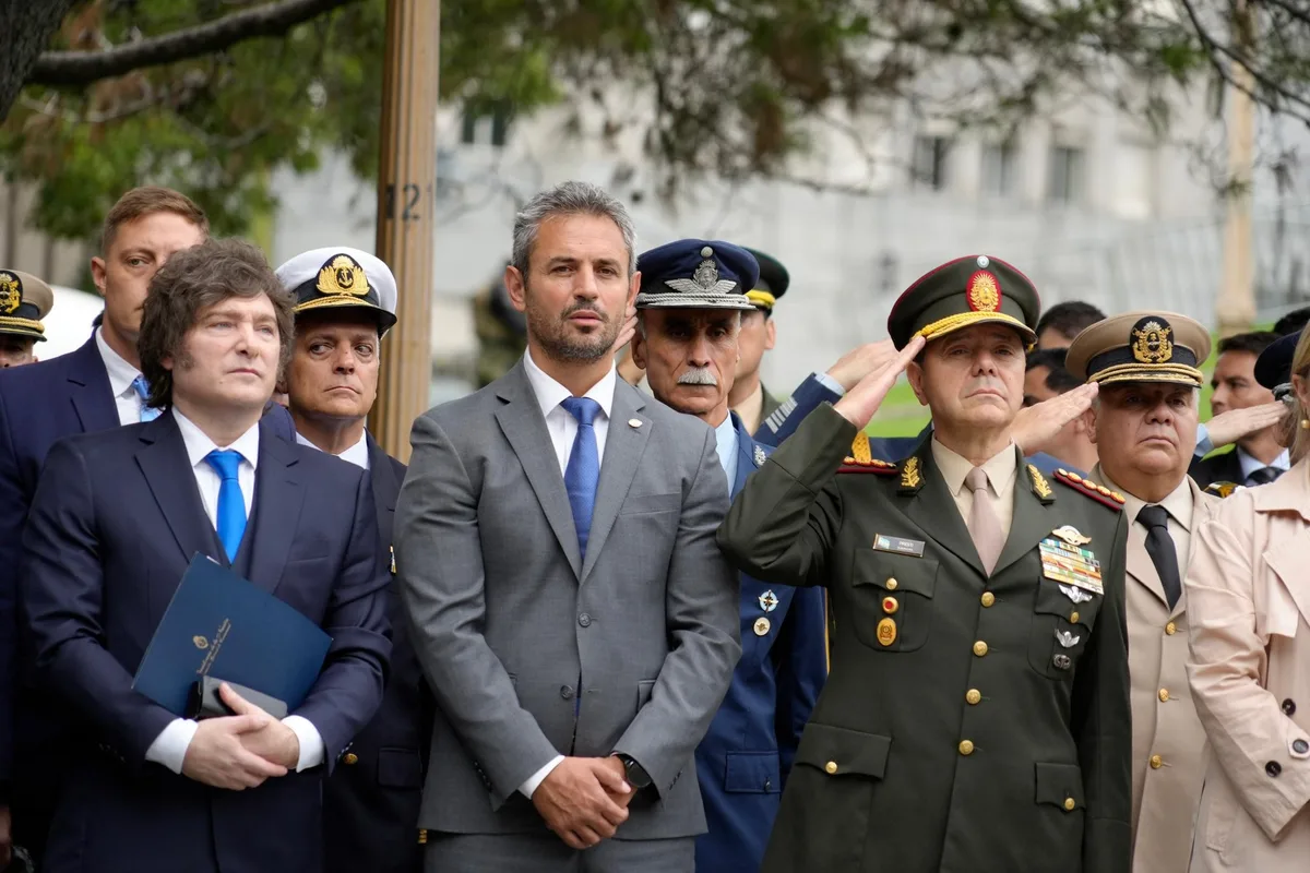 Aumento salarial para las Fuerzas Armadas: los números que autorizó Luis Caputo