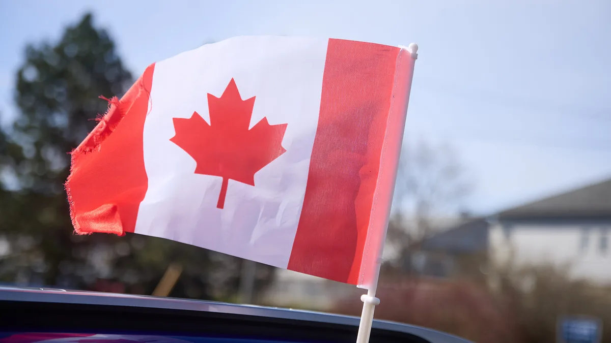 Canadá anuncia tarifas retaliatórias de até 50% contra EUA
