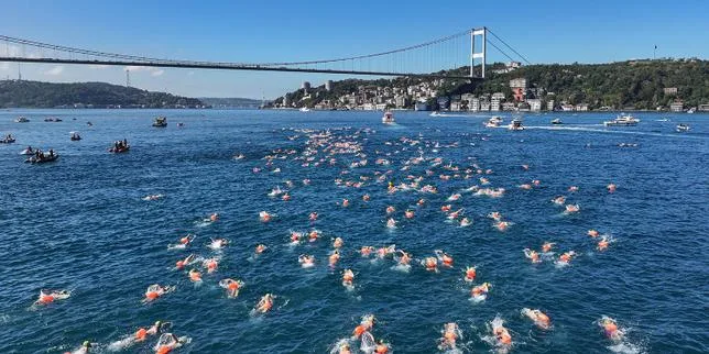 En Turquie, la traversée à la nage du Bosphore sous haute surveillance