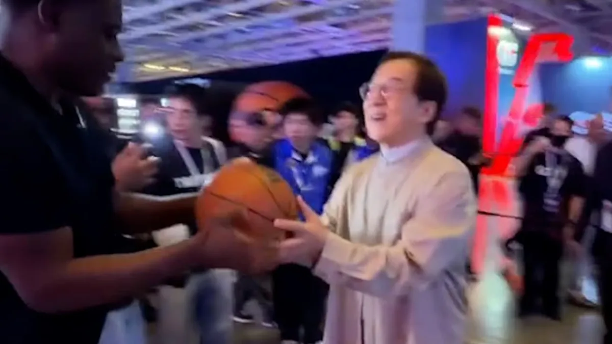 Basketball-Video mit Megastar - Jackie Chan geht mit diesem Wurf viral