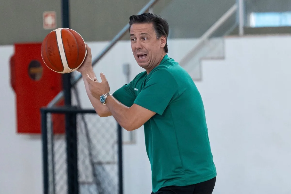 Helinho, técnico pentacampeão do NBB, projeta futuro na Seleção