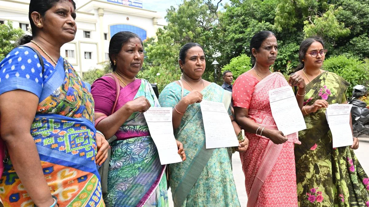 AIDWA in Coimbatore seeks closure of TASMAC bar near Sivanandapuram