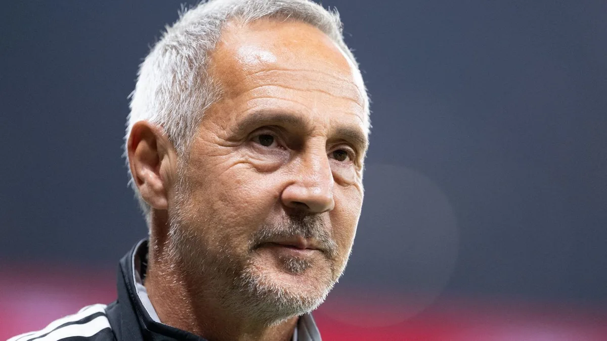 Eintracht Frankfurt: Kurioser Grund: Pressekonferenz mit Hütter abgebrochen