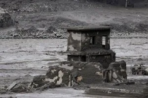 Quase 400 turistas estrangeiros ficam desaparecidos após enchente repentina no Nepal