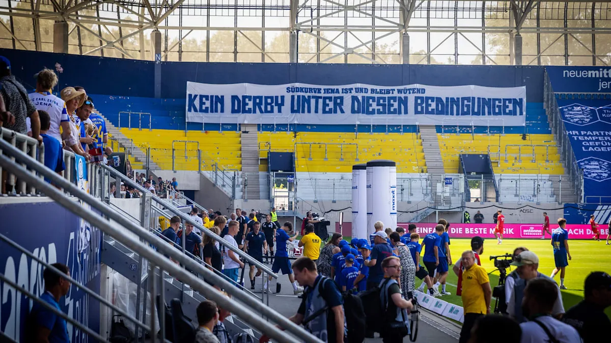 Müssen Ultras umziehen? - Urteil sorgt für Kurvenwirbel bei Ost-Klub