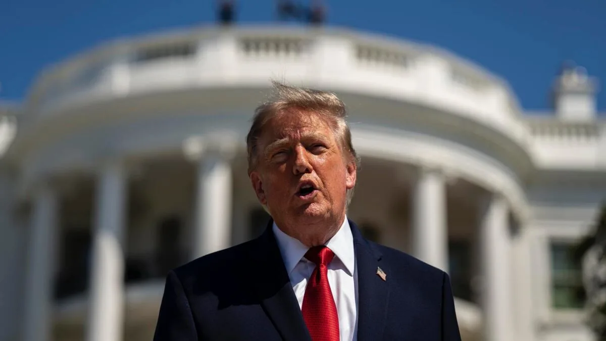 Trump va por estudiantes extranjeros: Demanda a 4 estados por leyes que ayudan a migrantes