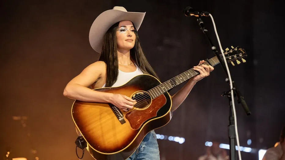 Country singer Kacey Musgraves turns concert into plea for kids whose parents were deported 'unfairly'