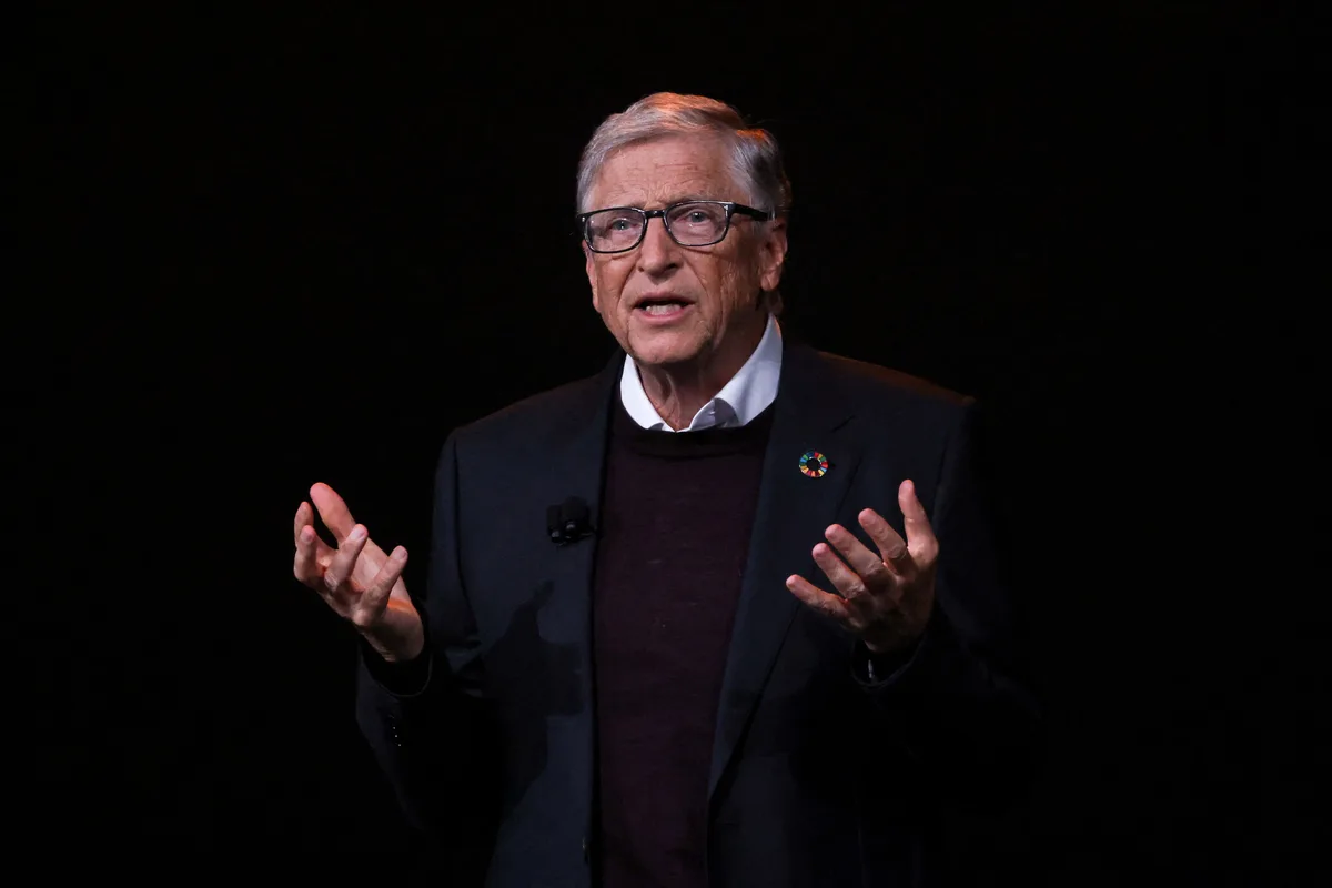Impuesto a robots en 2026 y a los tokens de IA: la propuesta de Bill Gates para proteger el empleo de personas