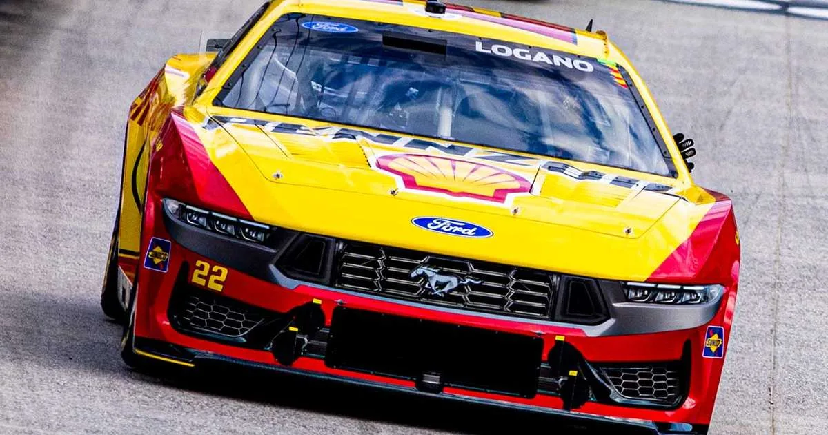 NASCAR: Logano aproveita disputa entre Gibbs e Hocevar e vence em Bristol