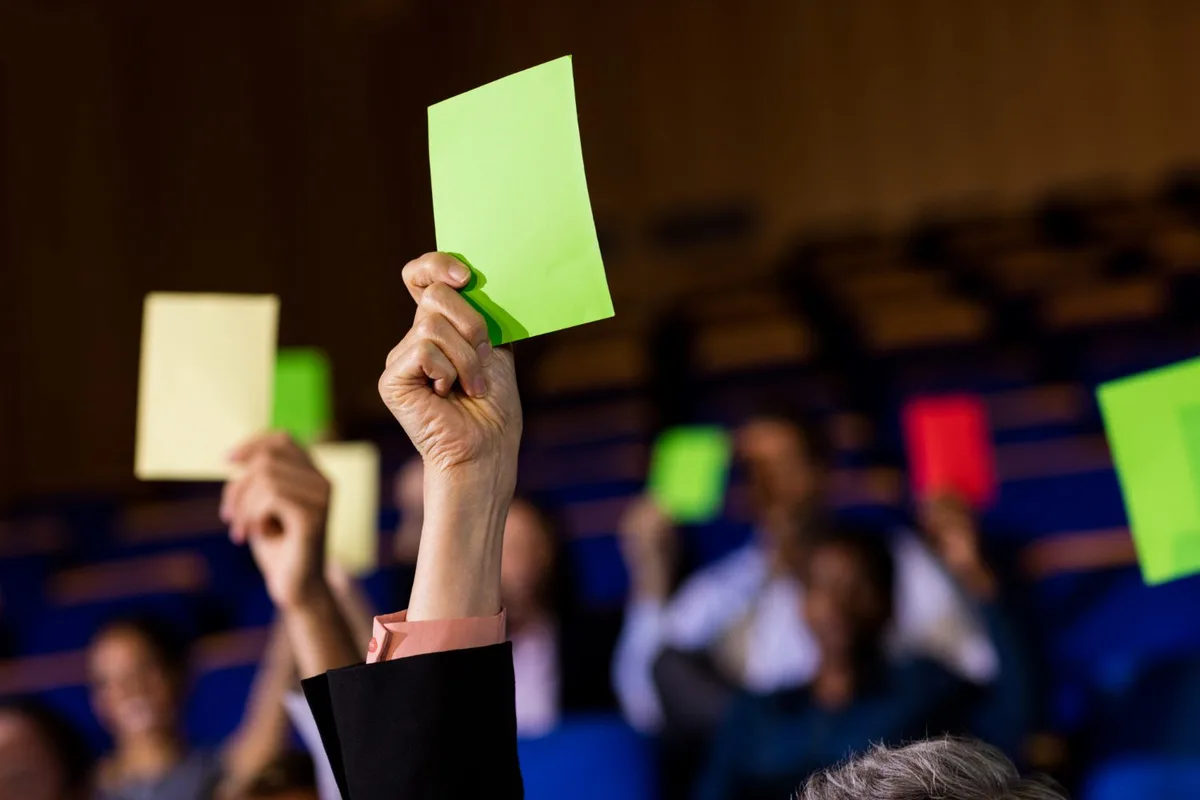 A democracia refém de partidos enfraquecidos
