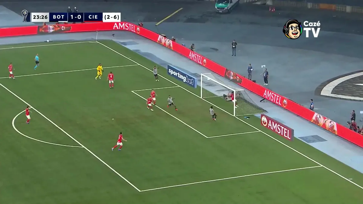 Foi o gol mais perdido do ano? Atacante do Botafogo, Artur Cabral perde chance incrível sem goleiro