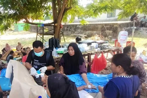 Terremoto frente a la costa de Indonesia deja al menos 47 muertos; reportan edificios colapsados
