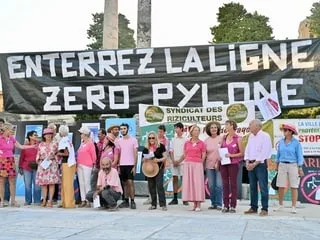 « Nous sommes désespérés » : à Arles, l’union sacrée contre la ligne THT