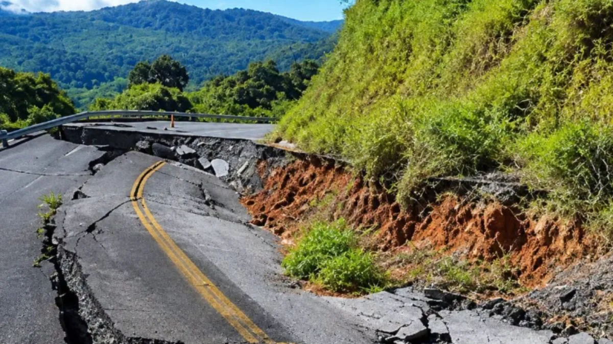Rodovia que afundou após fortes chuvas está interditada há 3 anos e ainda não tem prazo para liberação em SC
