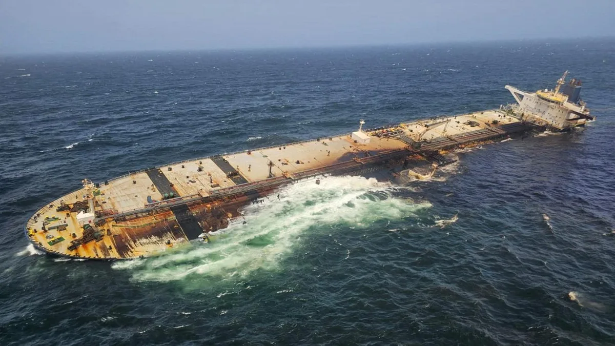 Beschädigter Tanker: Ölteppich vor Oman breitet sich weiter aus
