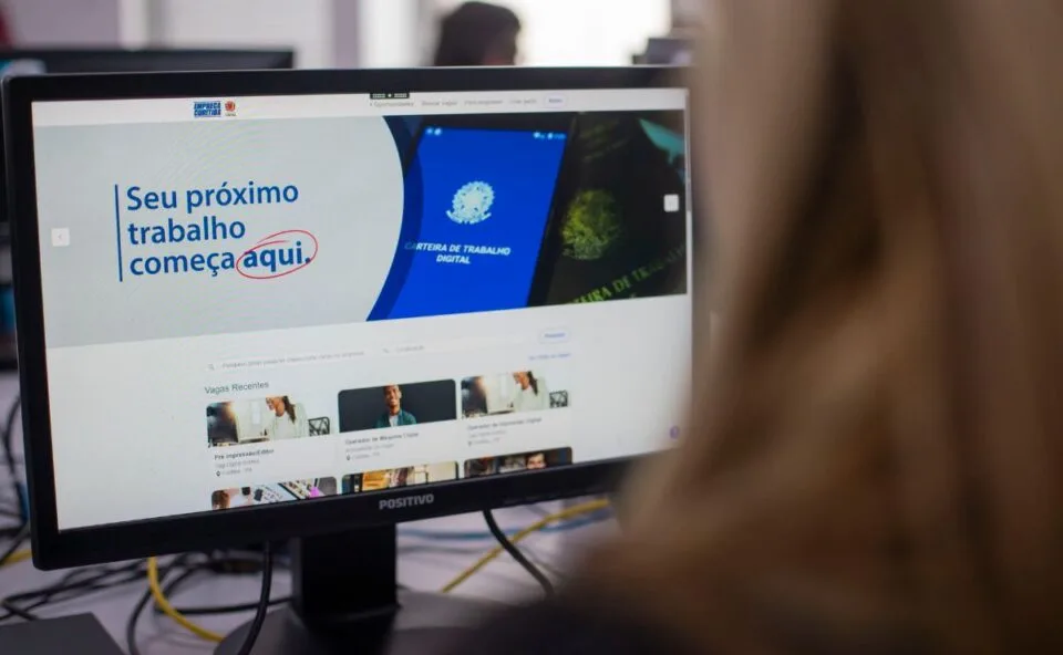 Curitiba tem vagas de emprego em várias áreas; confira 10 oportunidades e veja como se candidatar