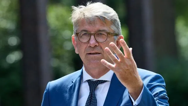 Regierungsbildung in Berlin: Kulturstaatsminister warnt SPD vor Rot-Grün-Rot in Berlin