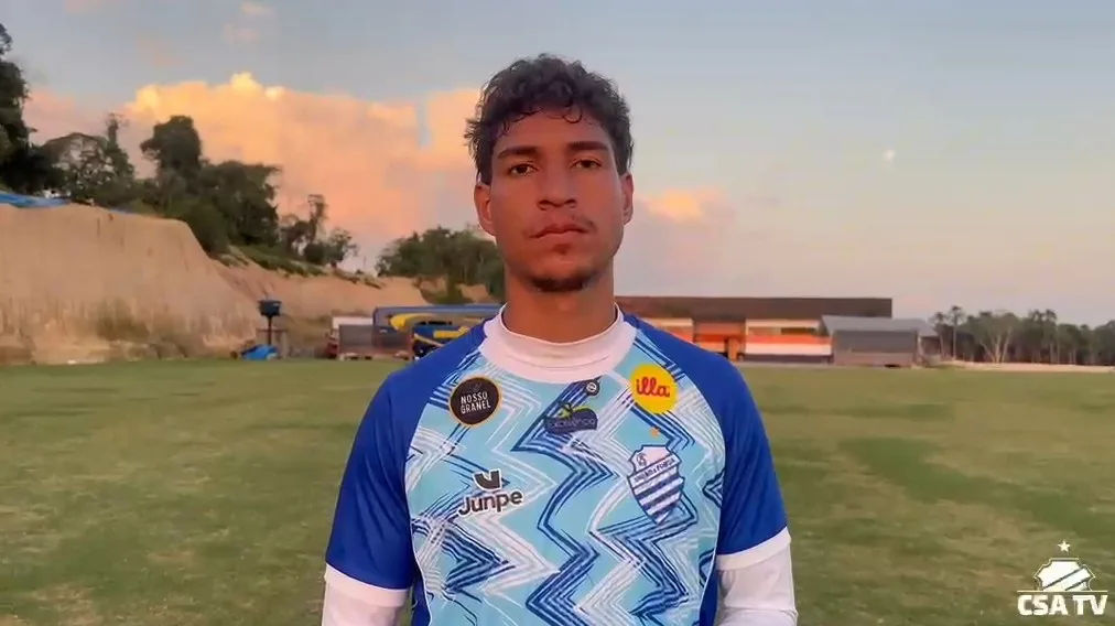 Recuperado de lesão, Amorim volta a ser relacionado pelo CSA depois de ficar quase dois meses fora